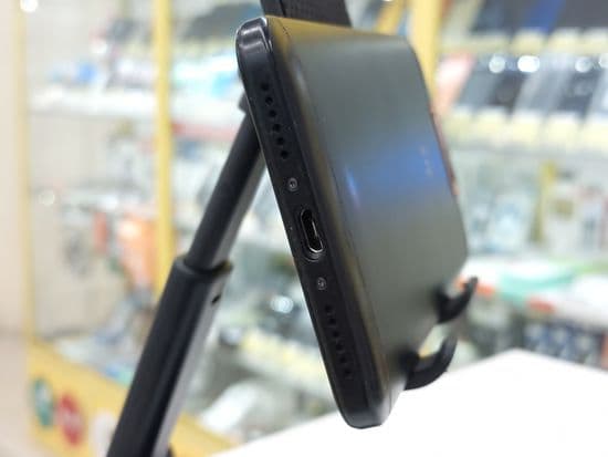 Фото 1: ZTE Blade V8 64GB по адресу г.Н.Тагил, пр-т Мира,71