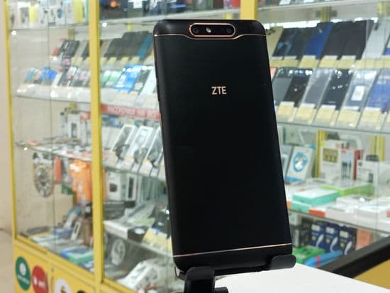 Фото 5: ZTE Blade V8 64GB по адресу г.Н.Тагил, пр-т Мира,71