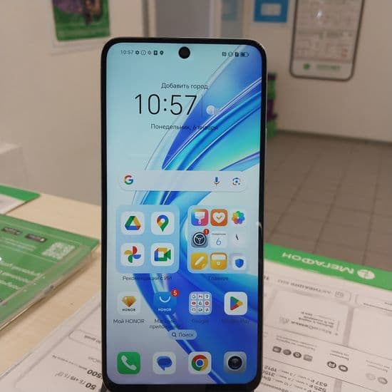 Фото 1: Honor X7b 8/128GB (серебро) по адресу г. Севастополь, Северная, площадь Захарова, 1Ж, «Новая Ярмарка», пав. 7