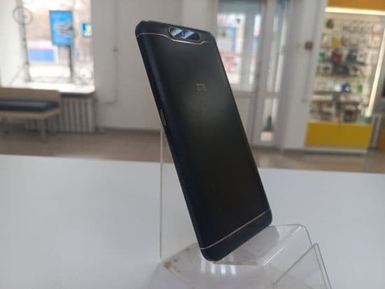 Фото 1: ZTE Blade V8 64GB по адресу г.Н.Тагил, Фрунзе 37б к2