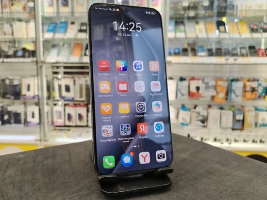 Фото 1: Huawei Pura 70 12/256GB по адресу г. Серов, ул. Ленина 128