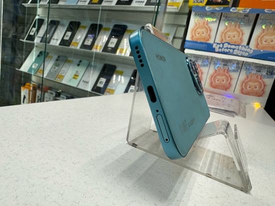 Фото 1: Honor 400 Lite 8/256GB по адресу г.Н.Тагил, пр-т Ленинградский, 83а, ост.компл.«Мечта»