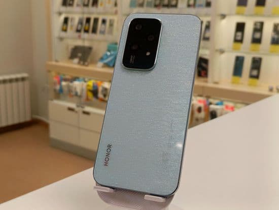 Фото 2: Honor 200 Lite (5G) 8/256GB по адресу г.Новая Ляля, ул.Розы Люксембург,69в