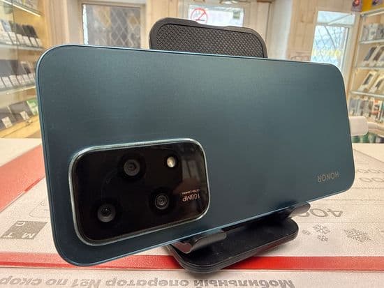 Фото 1: Honor 200 Lite (5G) 8/256GB по адресу г.В.Тура, ул. Иканина, 90