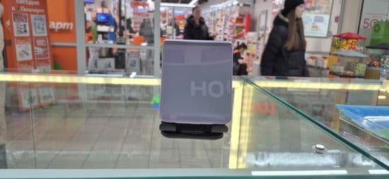 Фото 2: Samsung Galaxy Z Flip3  8/256GB по адресу г.Н.Тагил, ул.Юности,16