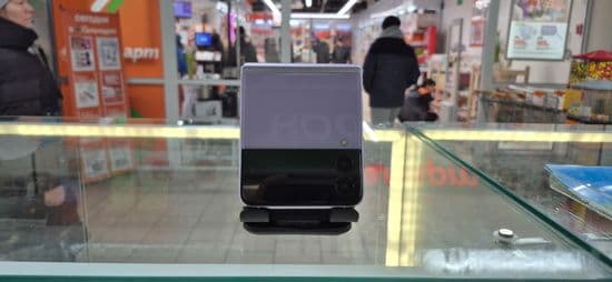 Фото 9: Samsung Galaxy Z Flip3  8/256GB по адресу г.Н.Тагил, ул.Юности,16