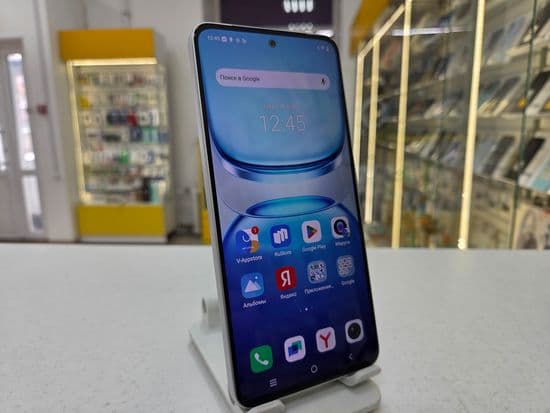 Фото 1: iQoo Z10 Lite 8/128GB по адресу г. Нижний Тагил, пр-т Вагоностроителей, 21