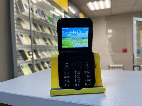Фото 1: Changcheng Flip phone по адресу г. Нижняя Тура, ул. Усошина, 6