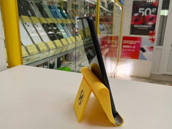 Фото 1: Tecno Spark 8C 4/64GB по адресу г. Верхний Тагил, ул. Ленина, 92