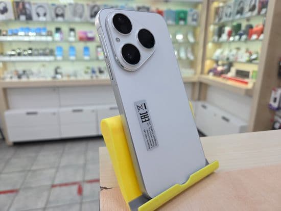 Фото 1: Huawei Pura 80 12/256GB по адресу г. Карпинск, ул. Мира, 65