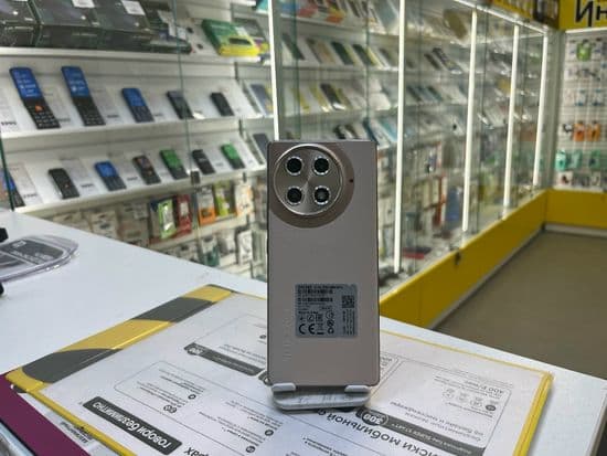 Фото 1: Tecno Camon 30S Pro 8/256Gb (золото) по адресу г. Кушва, ул. Строителей, 12
