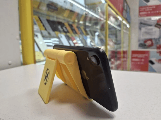 Фото 1: Apple iPhone Xr 64GB по адресу г. Верхний Тагил, ул. Ленина, 92