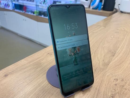 Фото 1: Tecno Spark 8C 4/64GB (бирюзовый) по адресу Нижний Тагил, ул. Садовая, д. 2