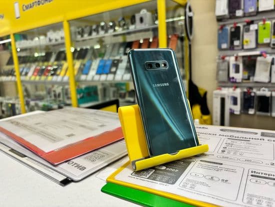 Фото 2: Samsung Galaxy S10e 6/128Gb по адресу г.Н.Тагил, пр-т Ленинградский,28