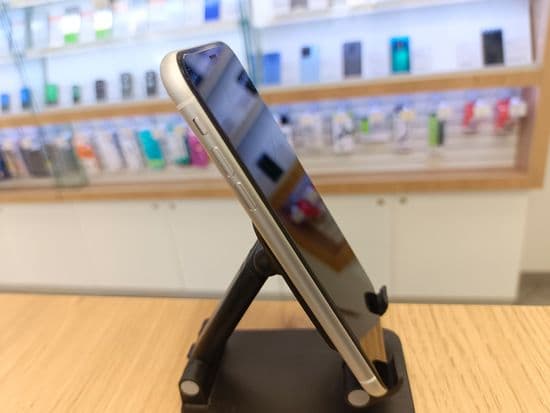 Фото 1: Apple iPhone Xr 64GB по адресу г. Карпинск, ул. Мира, 54