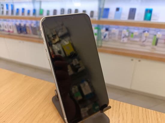 Фото 4: Apple iPhone Xr 64GB по адресу г. Карпинск, ул. Мира, 54