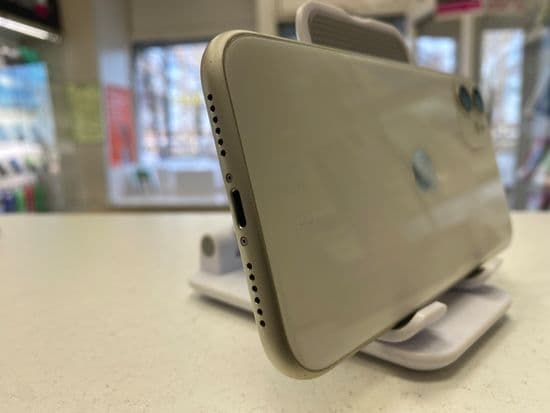 Фото 2: Apple iPhone 11 128Gb по адресу пос. Баранчинский, ул.Коммуны,45