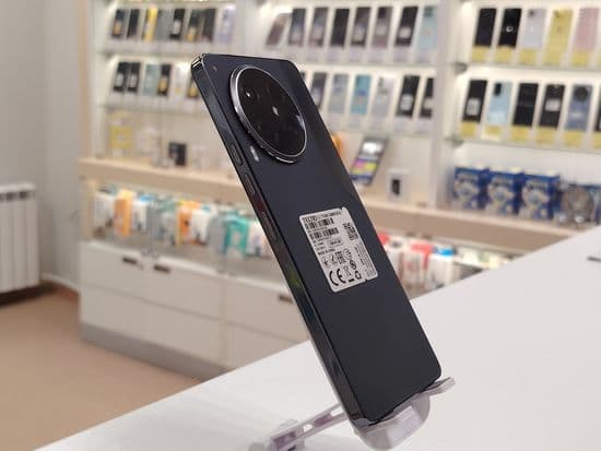 Фото 1: Tecno Camon 30 5G 8/256GB по адресу г. Новая Ляля, ул. Розы Люксембург, 69в