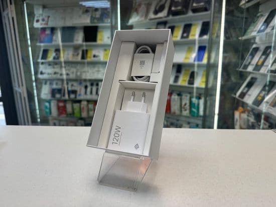 Фото 3: Xiaomi Redmi Note 13 PRO PLUS 8/256GB по адресу г. Нижний Тагил, пр-т Ленинградский, 83а, ост.компл.«Мечта»