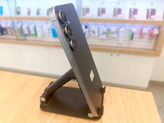 Фото 1: Samsung Galaxy S25 FE 8/256GB по адресу г. Карпинск, ул. Мира, 54
