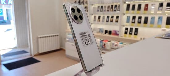 Фото 7: Tecno Camon 30 8/256GB (белый) по адресу г. Новая Ляля, ул. Розы Люксембург, 69в