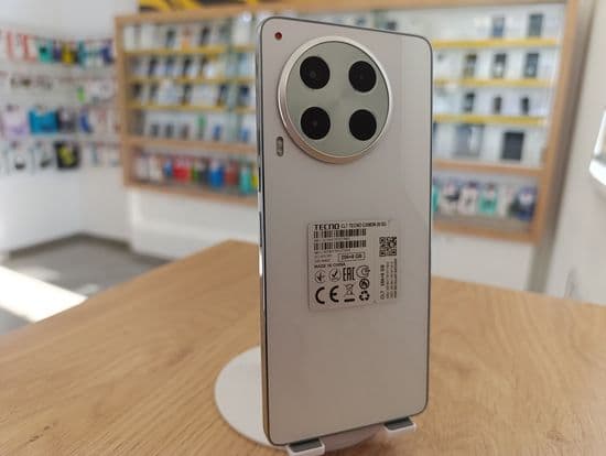 Фото 3: Tecno Camon 30 8/256GB (белый) по адресу г. Верхотурье, ул. Карла Маркса, 3а