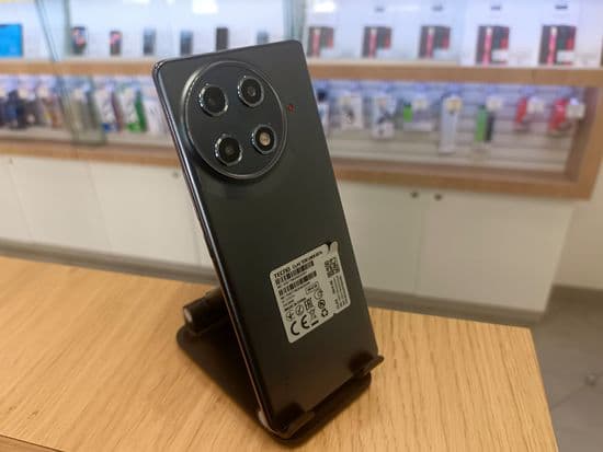 Фото 1: Tecno Camon 30S Pro 8/256Gb (серый) по адресу г. Карпинск, ул. Мира, 54
